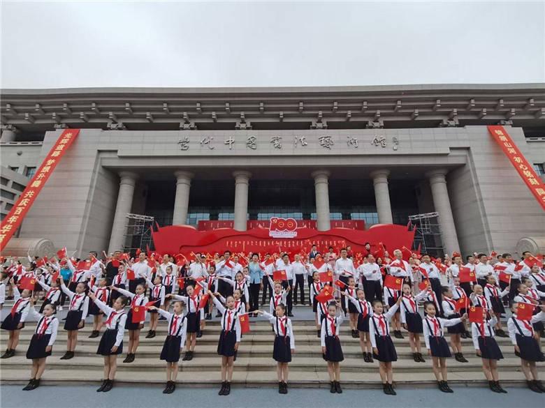 朱小伟携手陈萌进军直播,陈亚男悔恨离婚,网友:蛋糕没了才后悔,怎么看?-业内知名的娱乐网站